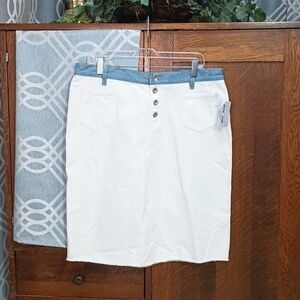 (G1-40) NWT. DKNY frayed white denim skirt 14